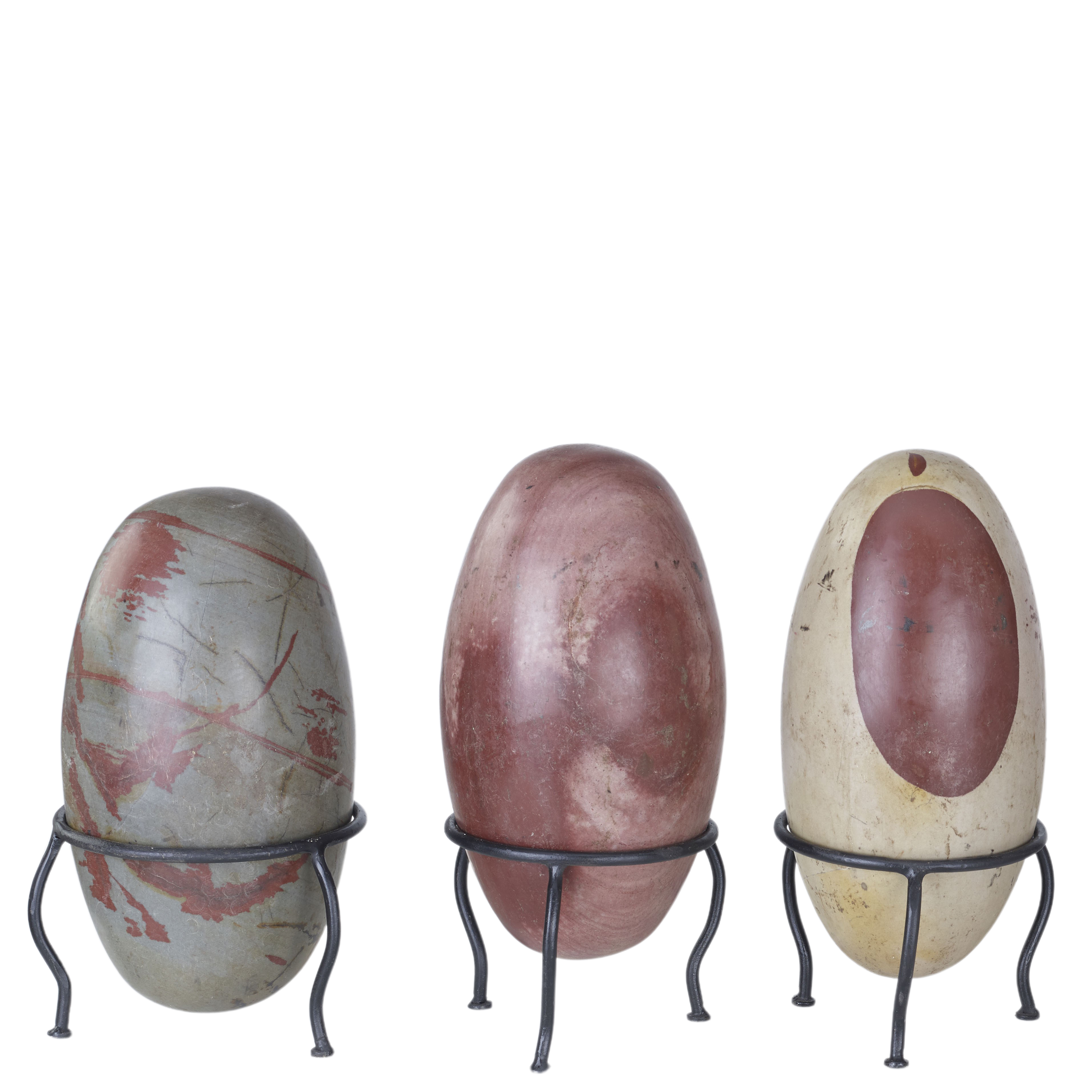 Dekoobjekt Shiva Lingam auf Eisengestell