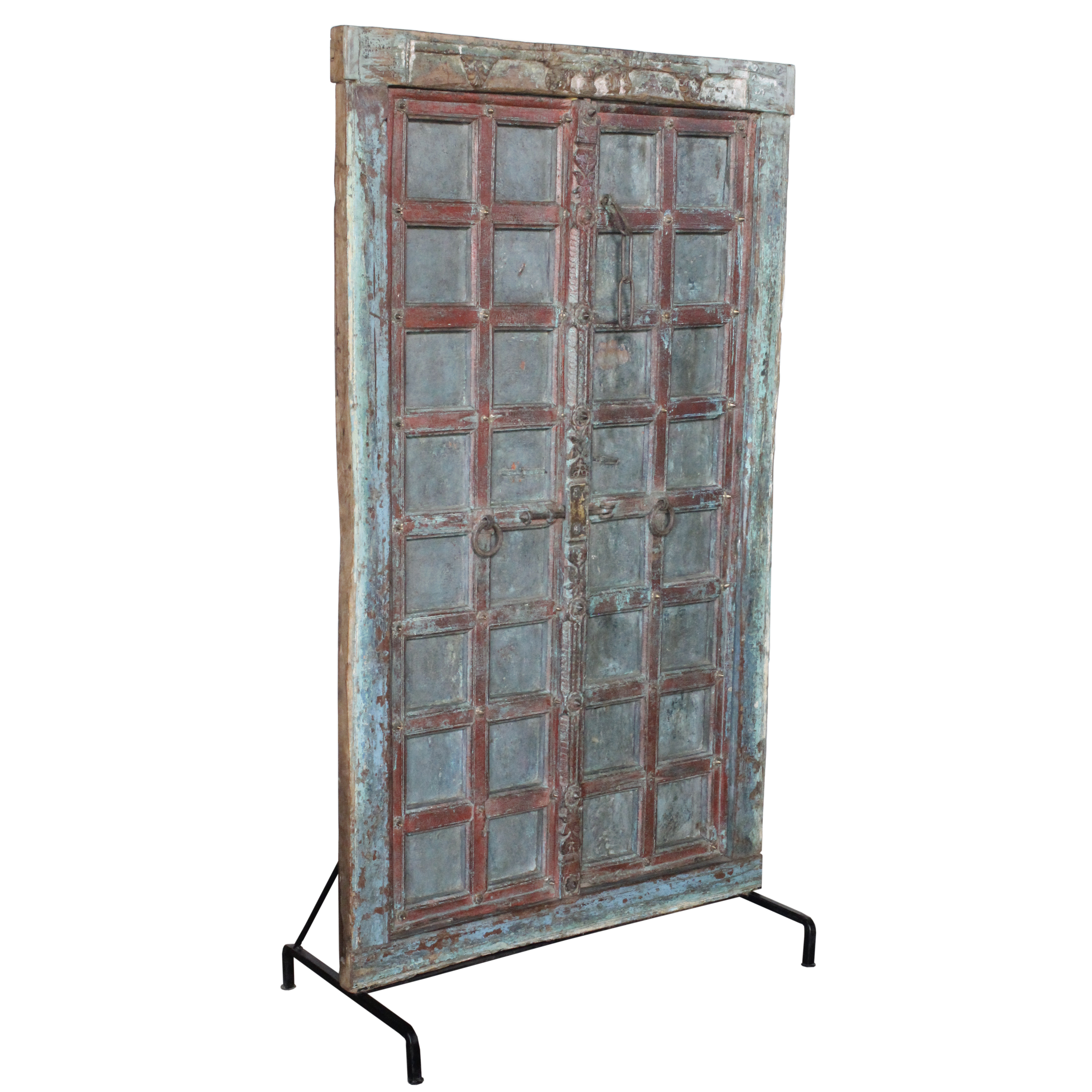 alte Tür auf Metallgestell