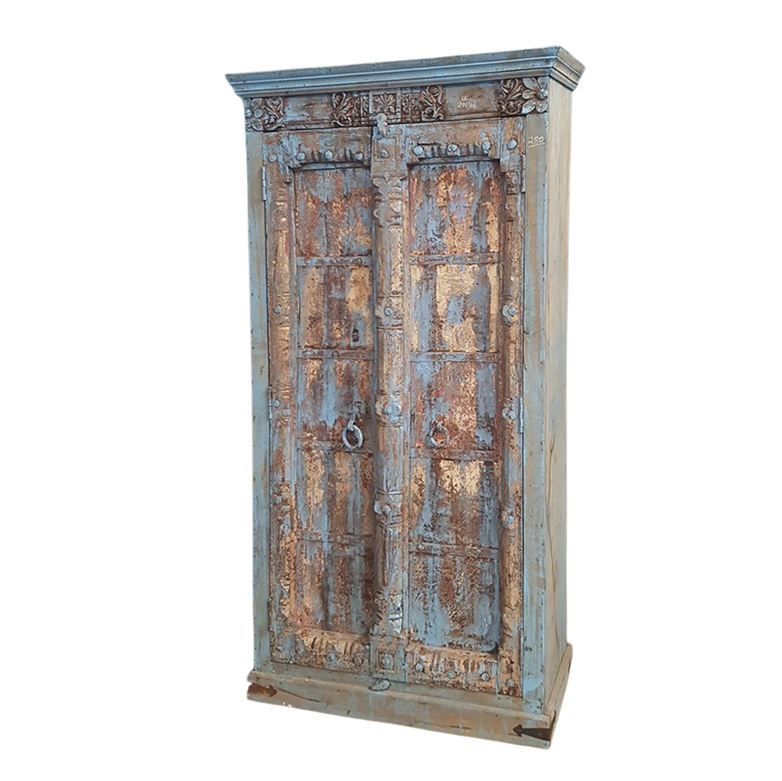 alter Wäscheschrank