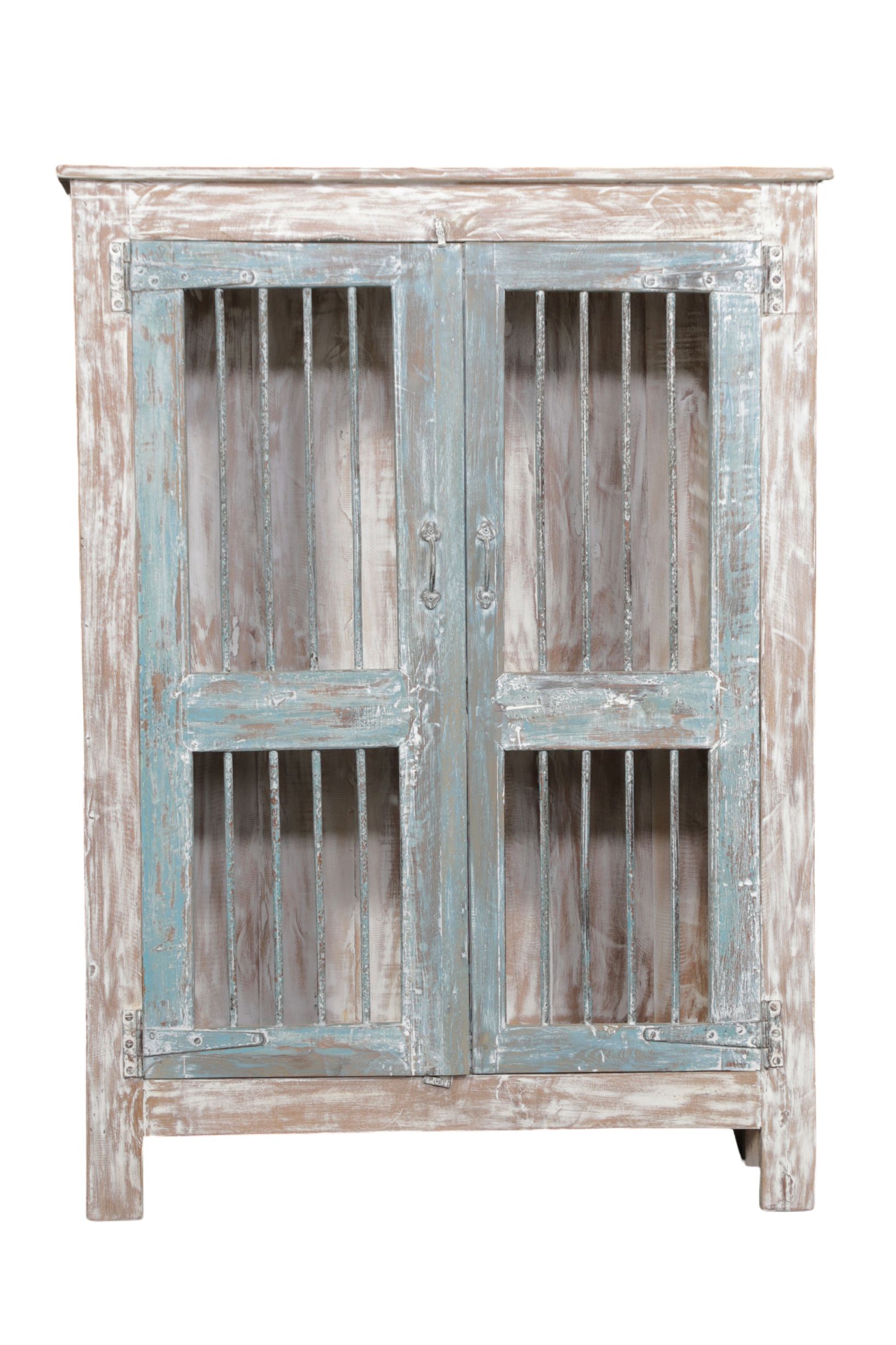 alter Gittertürenschrank